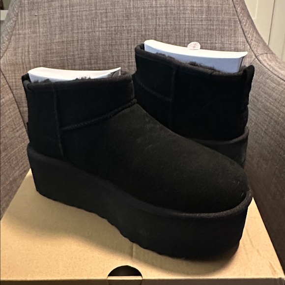 NEW UGG Classic Ultra Mini Black Platform Size 7 - Picture 4 of 13